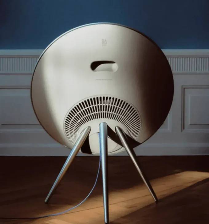 Открывайте для себя новые коллекции
Bang&Olufsen 
BEOLAB 90
